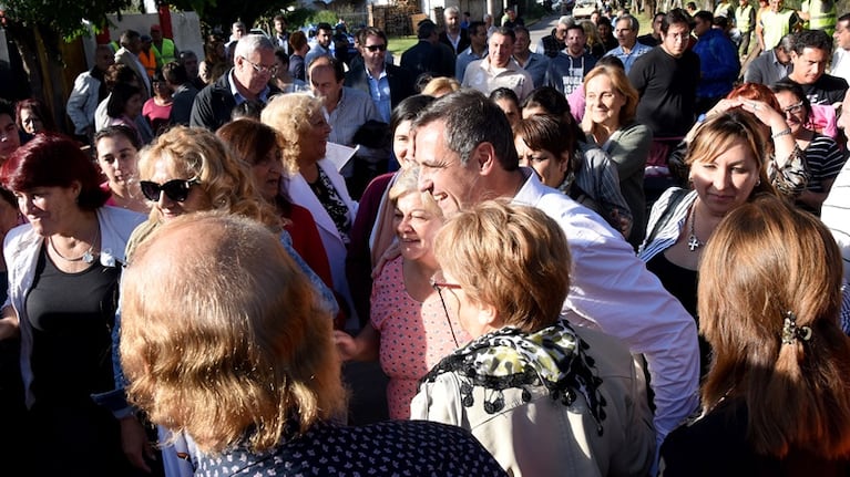 También se construyeron los cordones cunetas y los badenes de hormigón.