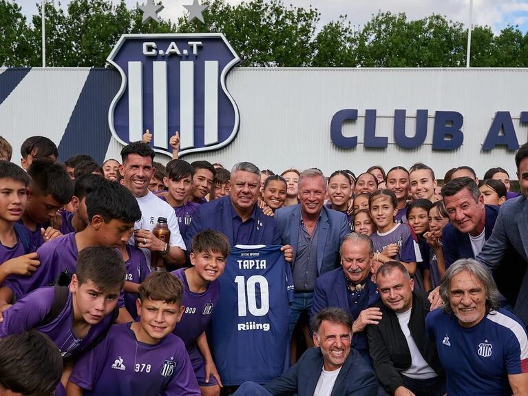 Tapia y Fassi sellaron la paz: el reencuentro en la Boutique de Talleres