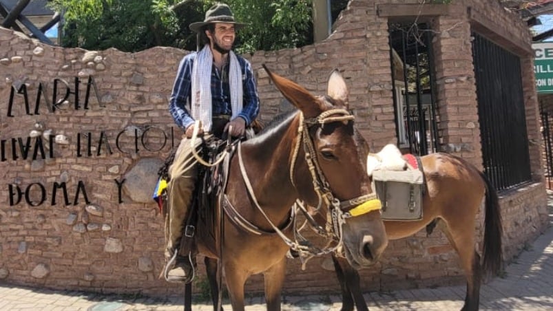 Tardó un año para llegar desde Colombia a Jesús María a lomo de mula