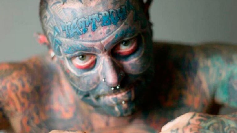 Tattboy Holden se volvió un hombre exótico por los tatuajes.