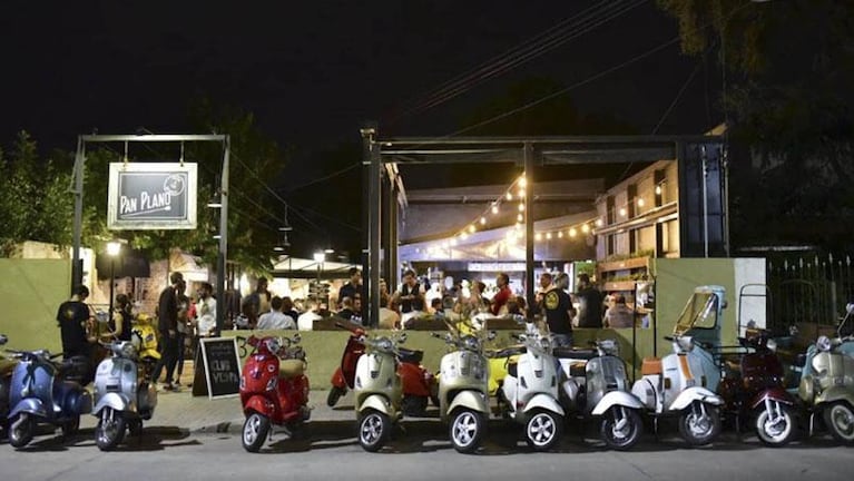 Tavarone se sube a la moto con el Vespa Club y hace una pizza bien “tana” en Pan Plano