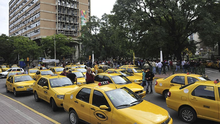 Taxistas de Córdoba se manifestarán en contra de las aplicaciones de transporte