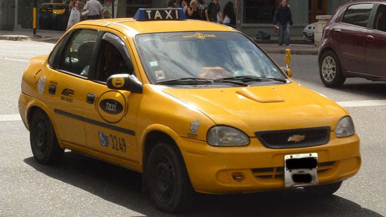 Taxistas se niegan a trasladar a personas en silla de ruedas.