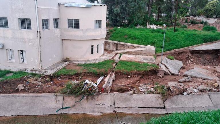 Temen derrumbe en el Hospital Misericordia por las tormentas: la aclaración de la Provincia