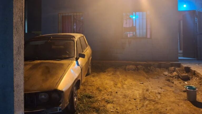 Temeroso ataque en Córdoba: balearon una casa, tiraron bombas molotov y dejaron un mensaje mafioso