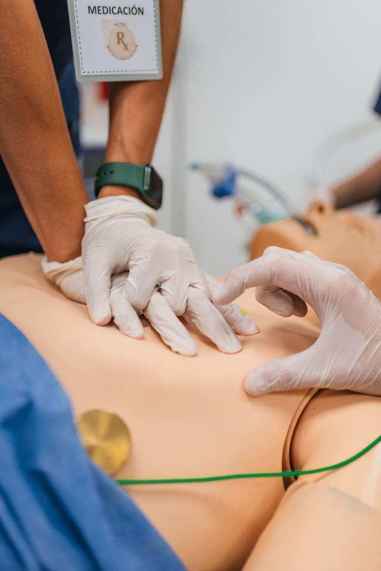 Temporada de verano: aplicar RCP ante un emergencia está protegido por la ley