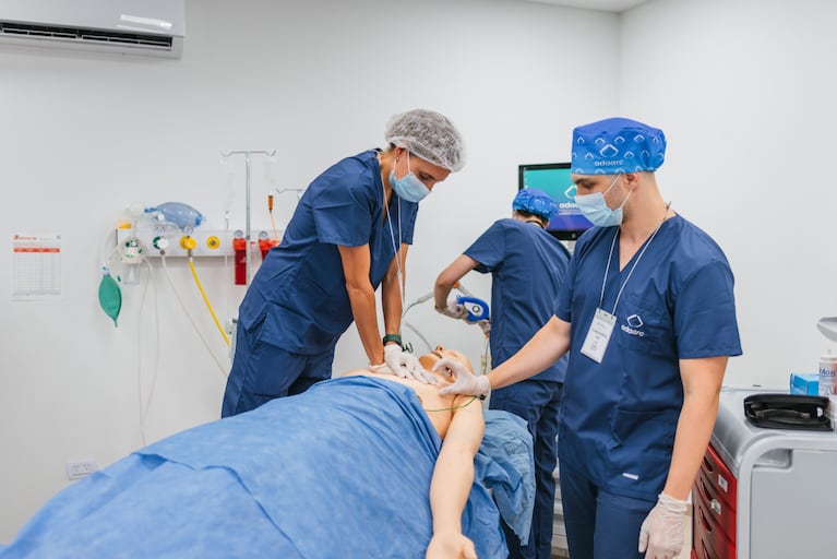 Temporada de verano: aplicar RCP ante un emergencia está protegido por la ley