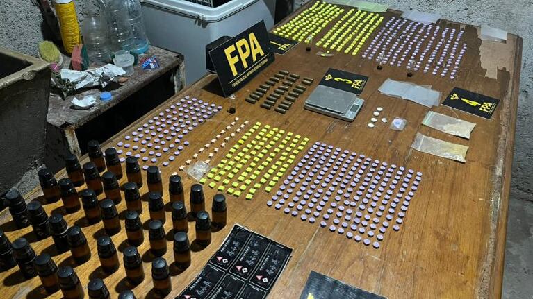 Tenía 820 pastillas de éxtasis en su casa.