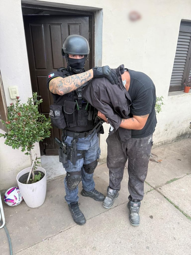 Tenían un taller mecánico narco y cayeron por las denuncias de los vecinos