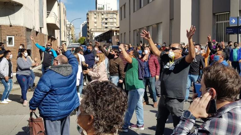 Tensión en el Concejo: el SUOEM marchó sin respetar el distanciamiento social