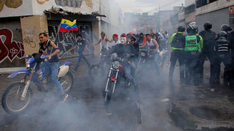 Tensión en las calles de Caracas el día después de las elecciones.