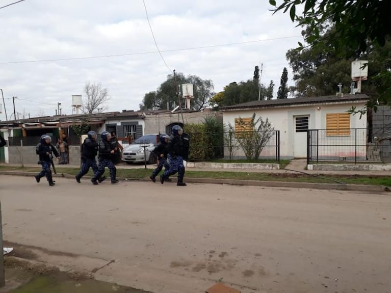 Tensión en Los Cortaderos: denuncian que un policía violó a una nena de 15 años