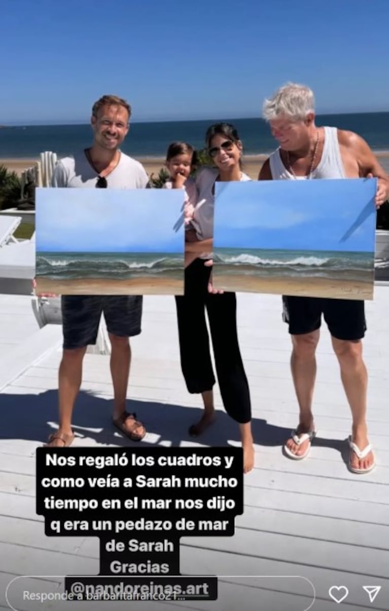 ¡Ternura pura! Un artista le regaló cuadros a Sarah Burlando por su amor al mar