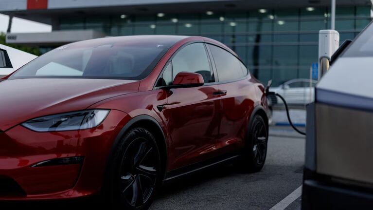 Tesla, cada vez más cerca de la Argentina. Foto: REUTERS