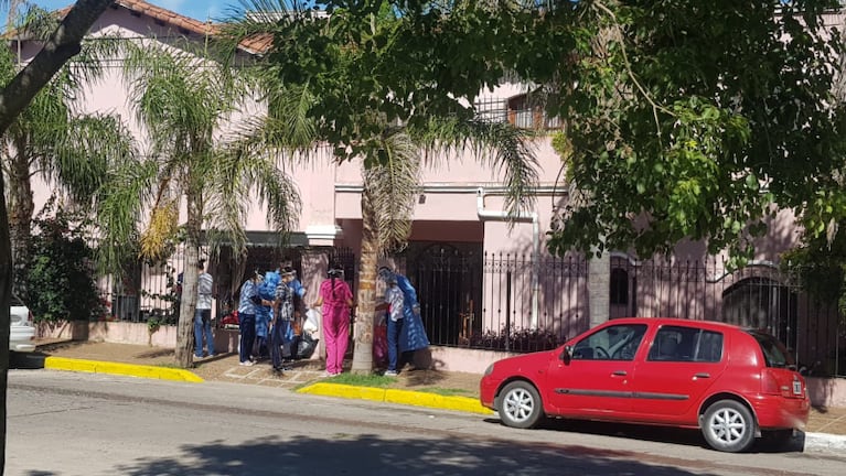 Testeos masivos en el geriátrico Santa Lucía de Saldán: los abuelos son llevados a hospitales para mejores cuidados. / Foto: El Doce