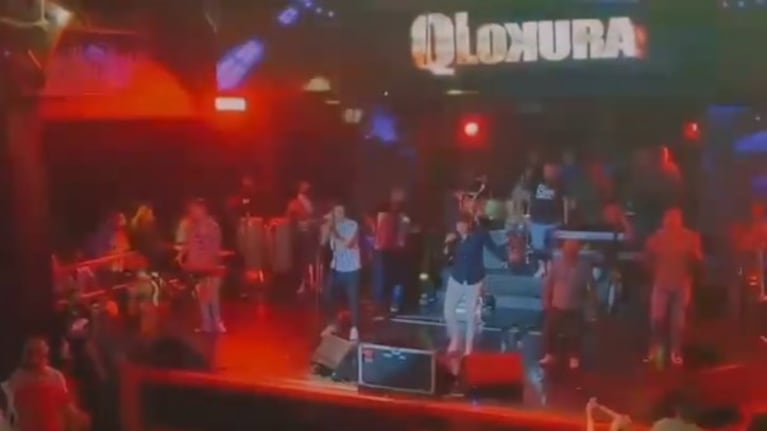 Testigos aseguraron que desde la banda pedían que usen barbijos, pero casi nadie lo respetaba.