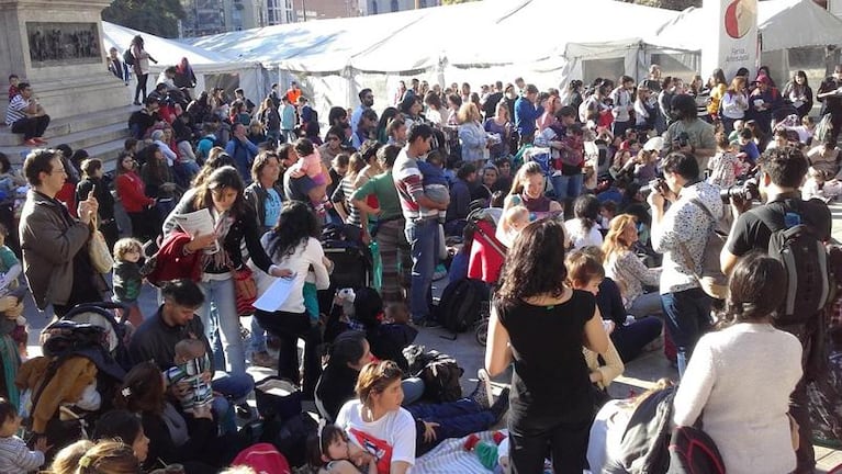  #TeteadaMasiva: Córdoba llenó la plaza con mujeres amamantando