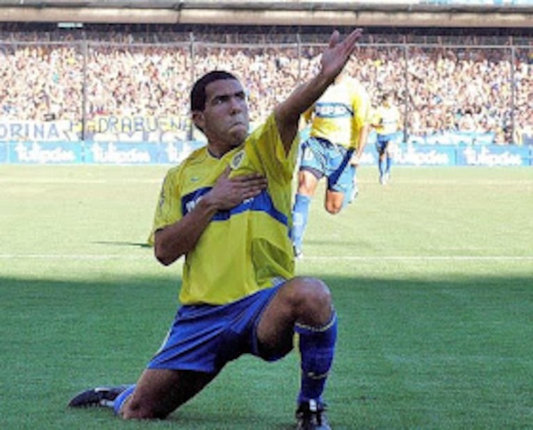 Tevez ante Talleres en el Clausura 2004.