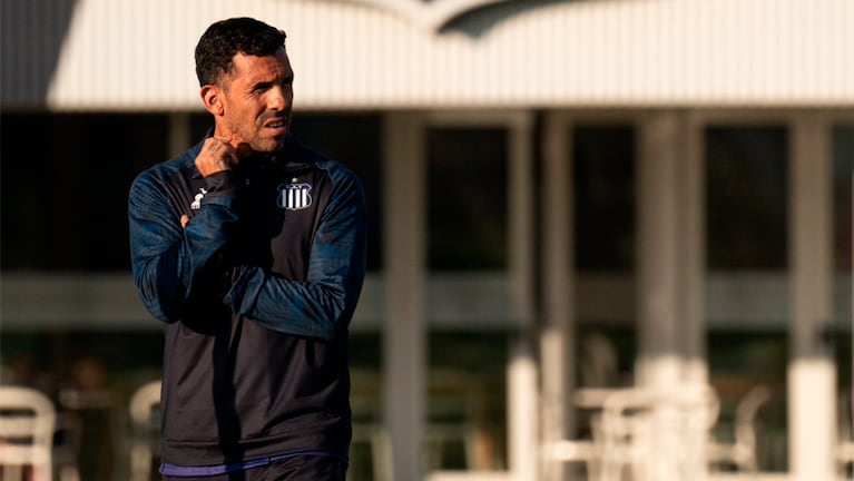 Tevez en su primer entrenamiento como DT de Talleres.