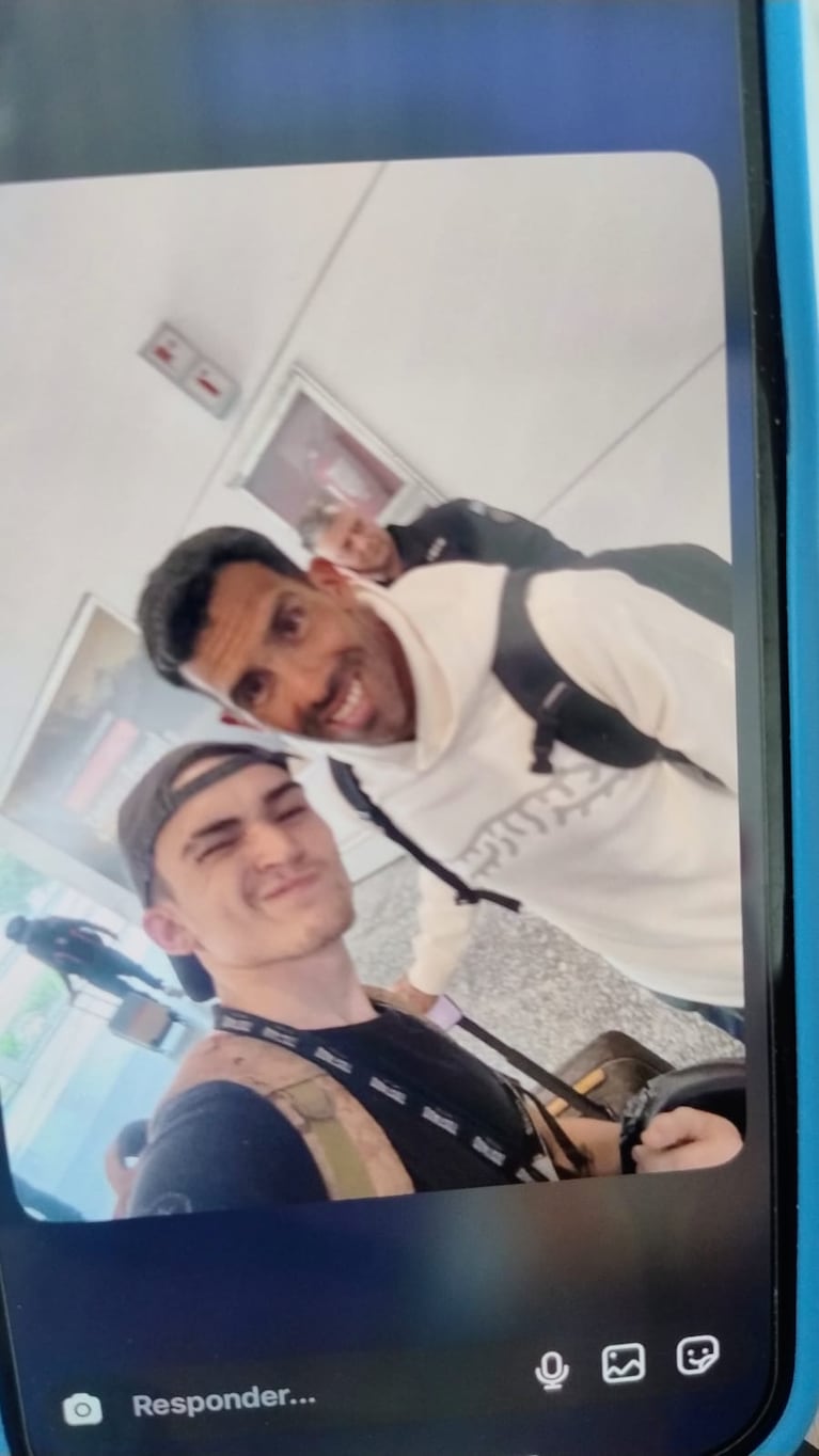 Tevez llegó a Córdoba y evitó a la prensa en el Aeropuerto.