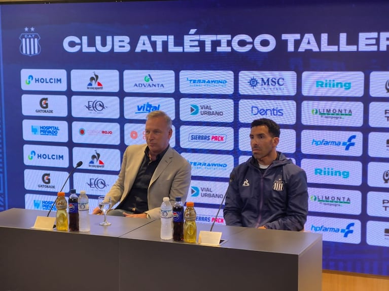 Tevez y Fassi ante la prensa en la presentación del Apache.