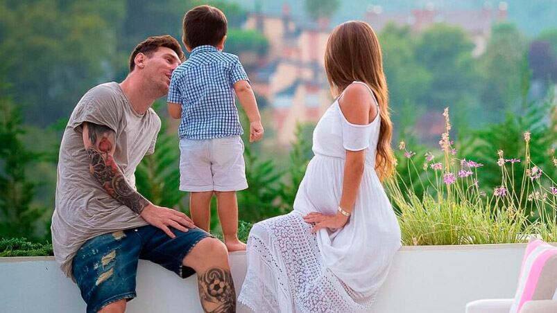 Thiago está gigante y sus papás orgullosos.