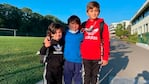 Thiago junto a sus hermanos Ciro y Mateo.