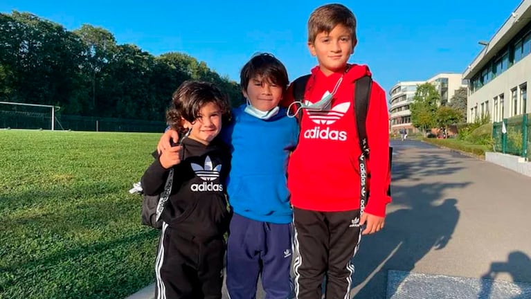 Thiago junto a sus hermanos Ciro y Mateo.