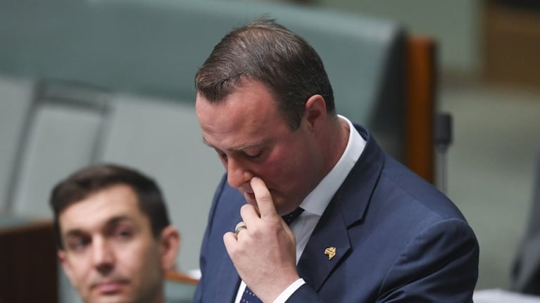 Tim Wilson se emocionó al proponerle matrimonio a su pareja.