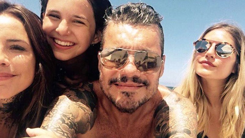 Tinelli disfruta las vacaciones con todo junto a su familia.