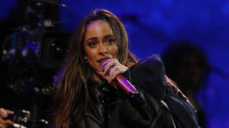 Tini conmovió a miles de fanáticos en un show en España.