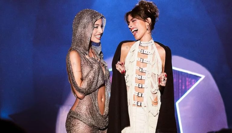 Tini Stoessel y Emilia Mernes.