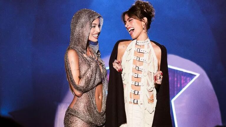 Tini Stoessel y Emilia Mernes.