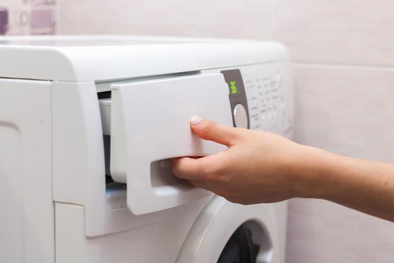 Tips para cuidar el lavarropas y dejar la ropa nueva.