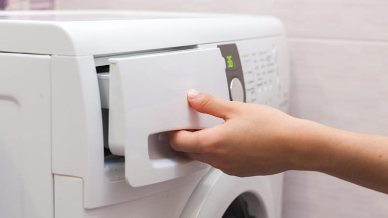 Tips para cuidar el lavarropas y dejar la ropa nueva.