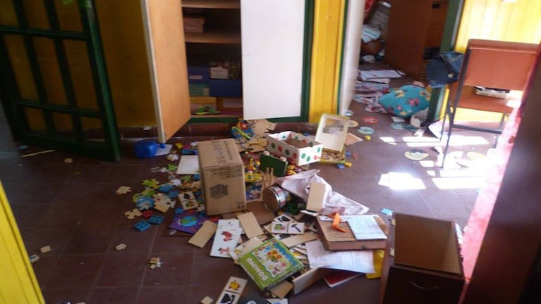 Tiraron juguetes, rompieron vidrios y mancharon las paredes. Foto: Pabla Leticia Baez. 