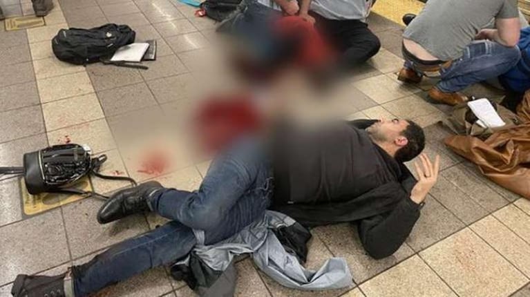 Tiroteo en el subte de Nueva York: al menos 29 heridos y buscan al agresor 
