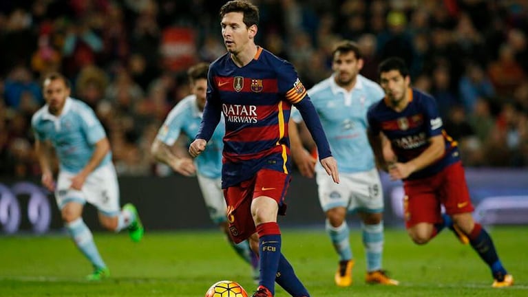 "Toco y me voy". Messi engañó a todos y dio la asistencia que le faltaba: de penal.