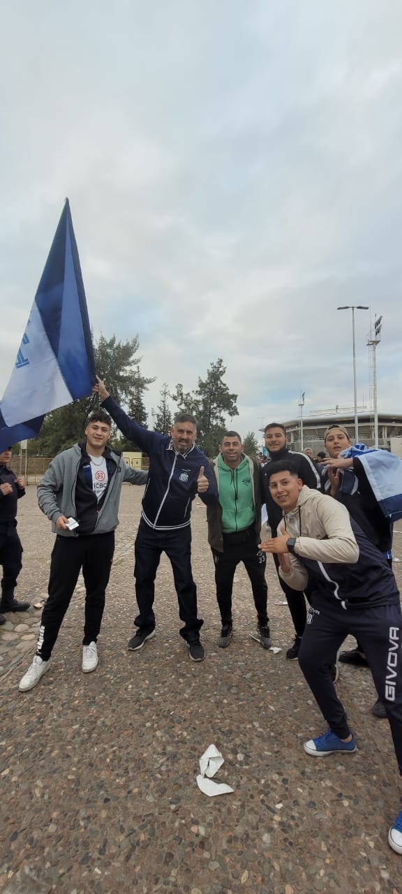 Toda la pasión de los hinchas de la "T" en la previa. Foto: Agustín Burgi/El Doce.