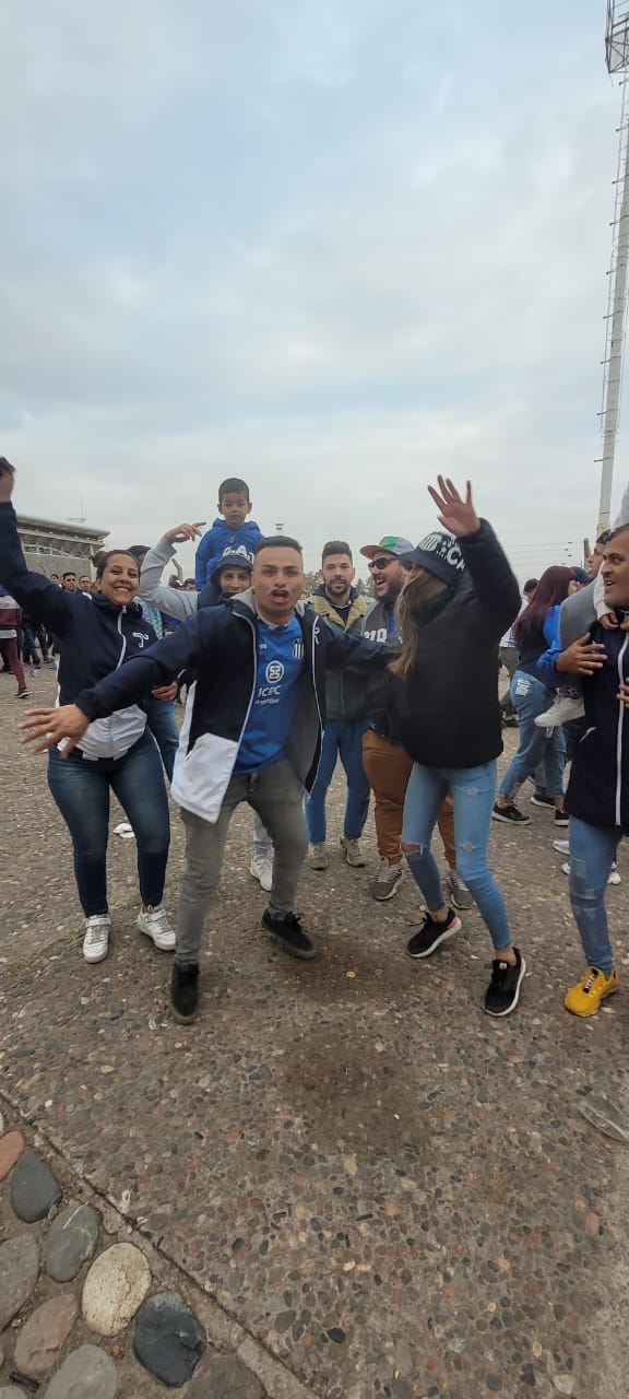 Toda la pasión de los hinchas de la "T" en la previa. Foto: Agustín Burgi/El Doce.