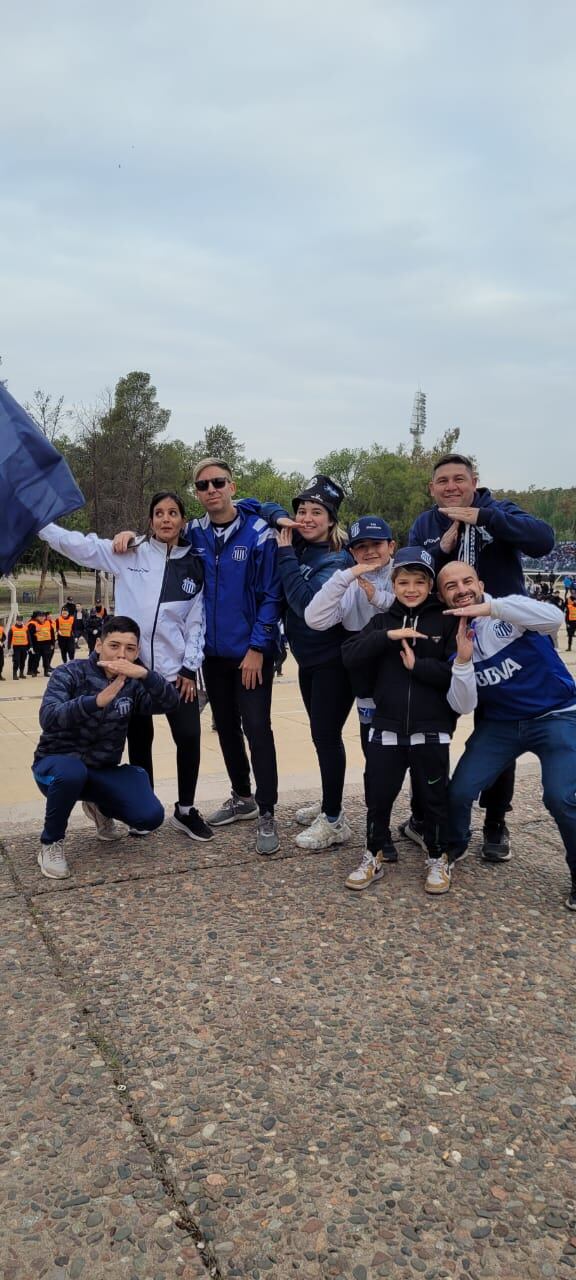 Toda la pasión de los hinchas de la "T" en la previa. Foto: Agustín Burgi/El Doce.