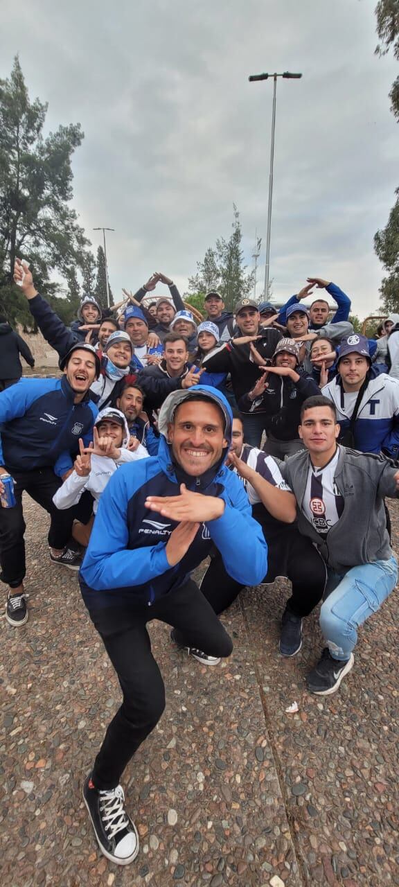 Toda la pasión de los hinchas de la "T" en la previa. Foto: Agustín Burgi/El Doce.