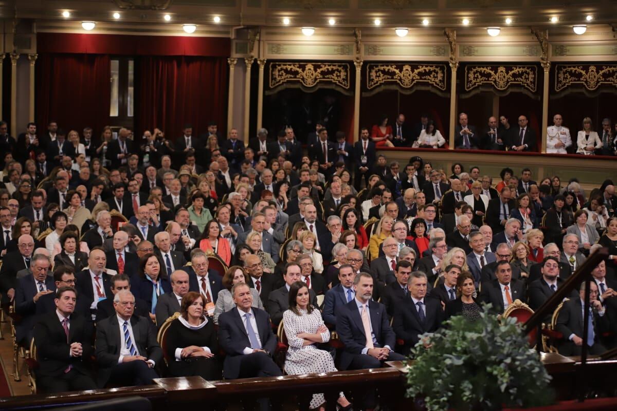 Todas las autoridades menos Mestre, en la foto principal de la apertura del Congreso,