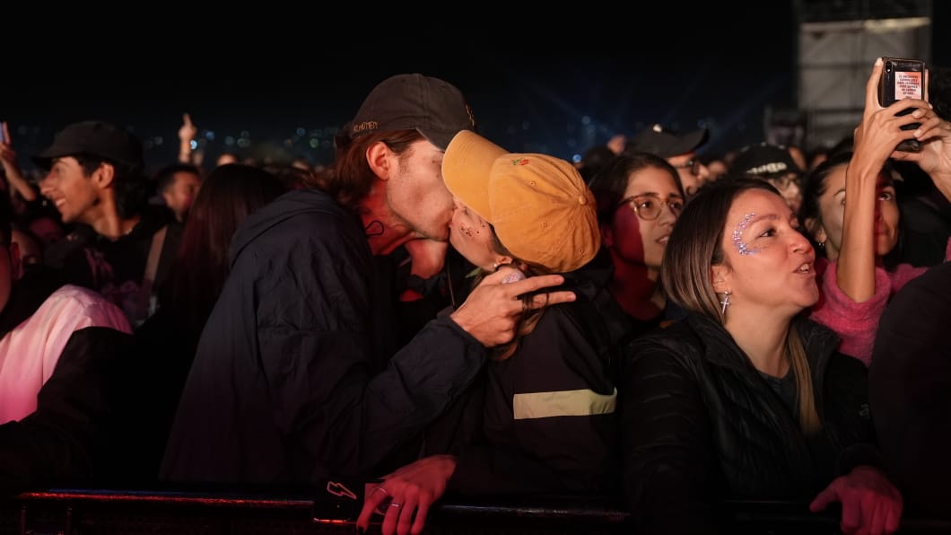 Todo el calor y color popular del segundo día del Cosquín Rock. Foto: Lucio Casalla/El Doce.