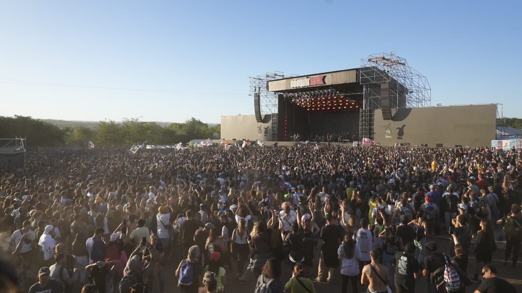 Todo el calor y color popular del segundo día del Cosquín Rock. Foto: Lucio Casalla/El Doce.