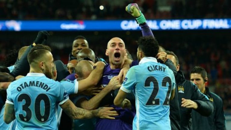 Todo el City felicita al argentino Caballero, héroe del día. 