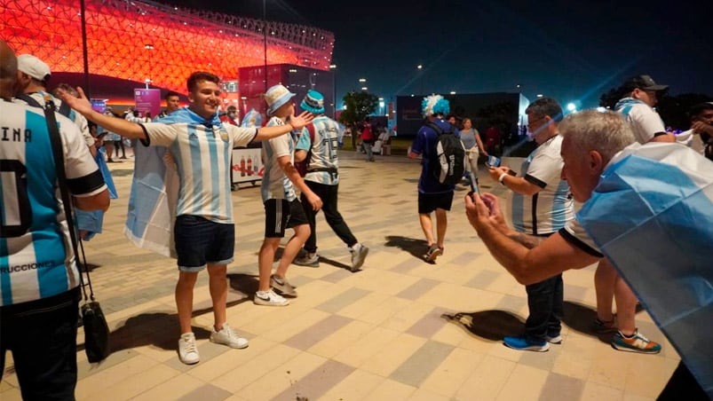 Todo el color en la previa de Argentina-Australia. Foto: Lucho Casalla/El Doce.