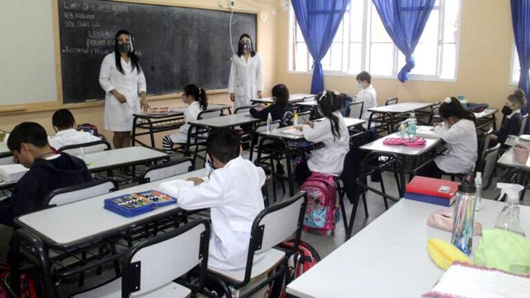 Todos los niveles abandonan la virtualidad y el sistema de burbujas.