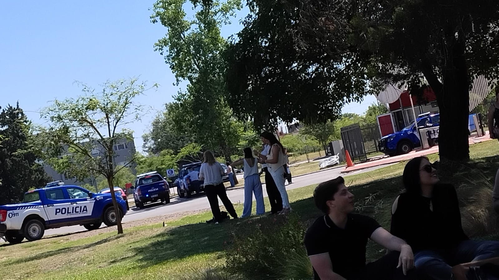 Todos los presentes fueron evacuados al campus.