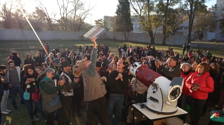Todos pudieron percibir el eclipse gracias a la tecnología.